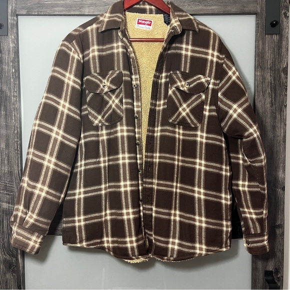 Wrangler Men's Brown Plaid Sherpa Lined Shacket Size M Outdoor Western Chores - Picture 3 of 12